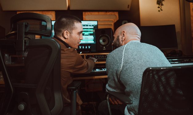 Gato Gris y Víctor Elías: una colaboración musical que promete.